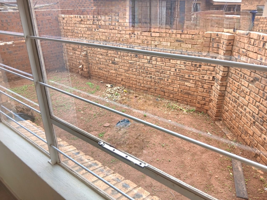 2 Bedroom Property for Sale in Greenhills Gauteng