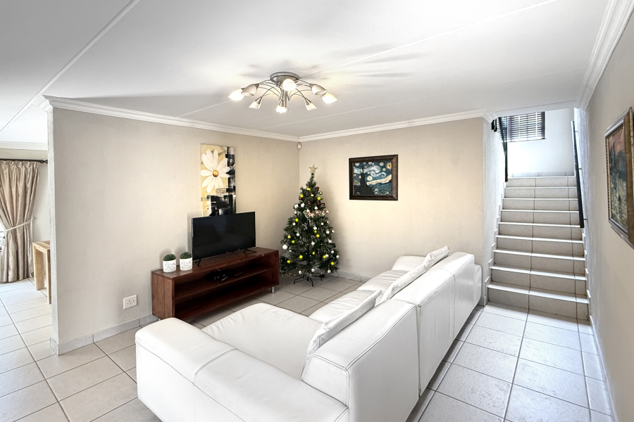 3 Bedroom Property for Sale in Noordwyk Gauteng