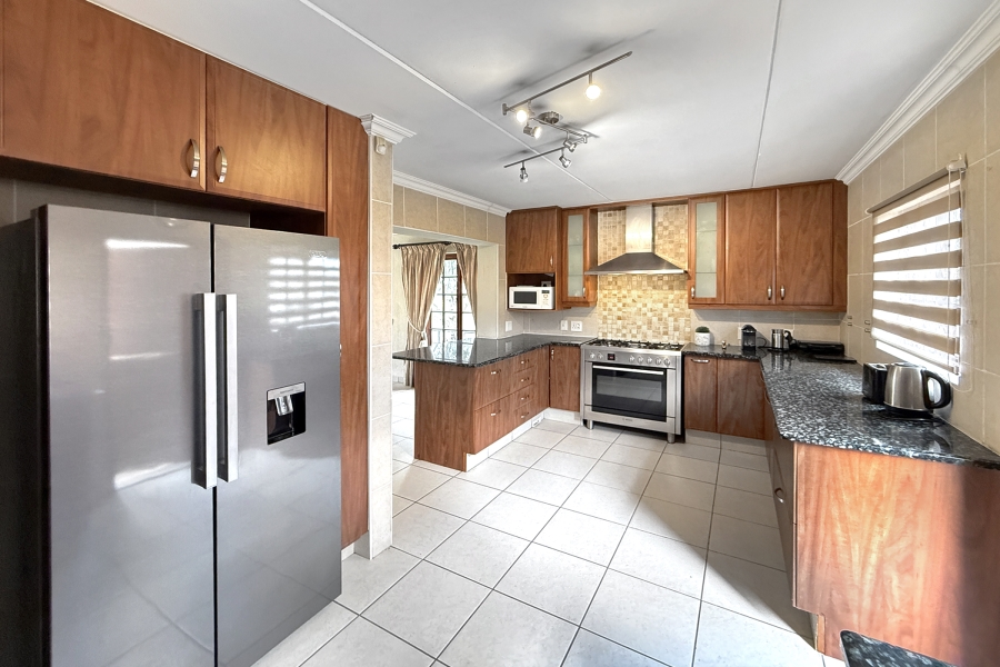 3 Bedroom Property for Sale in Noordwyk Gauteng