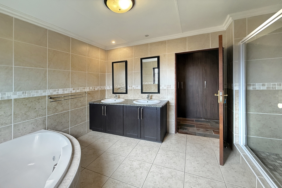 3 Bedroom Property for Sale in Noordwyk Gauteng