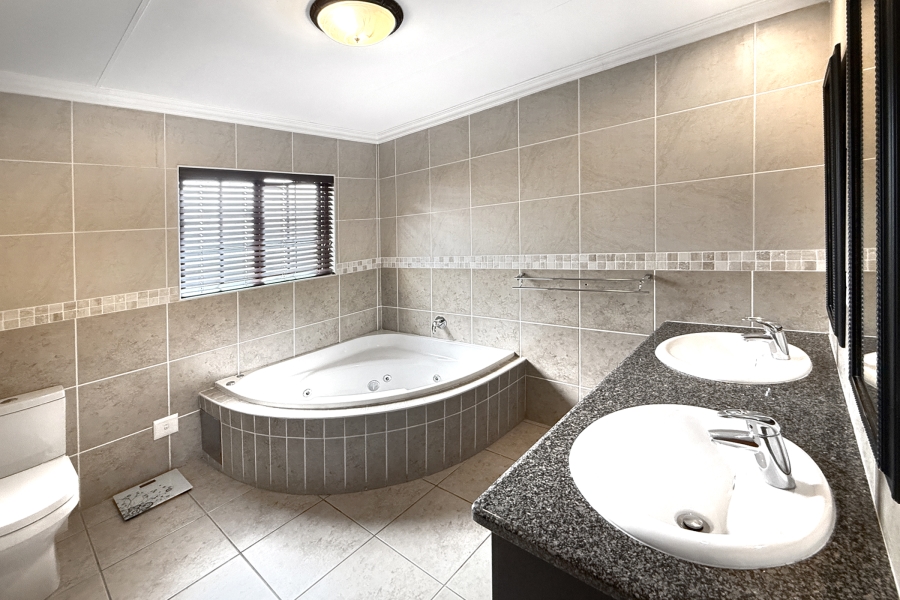 3 Bedroom Property for Sale in Noordwyk Gauteng