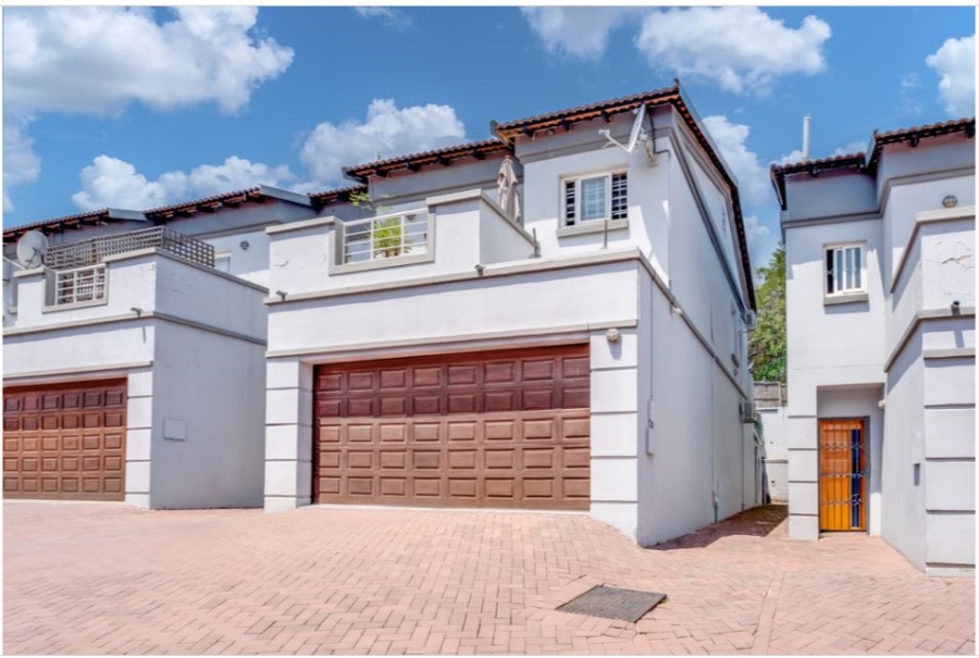 3 Bedroom Property for Sale in Ferndale Gauteng