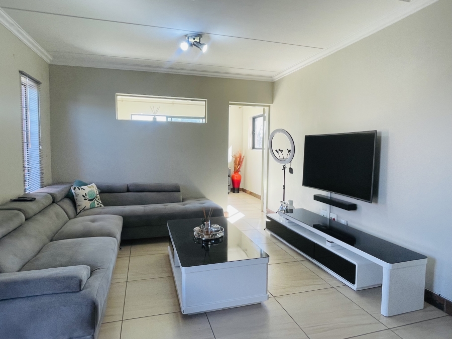 2 Bedroom Property for Sale in Andeon AH Gauteng