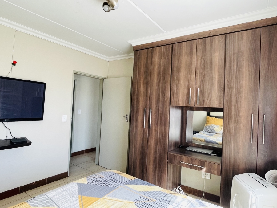 2 Bedroom Property for Sale in Andeon AH Gauteng
