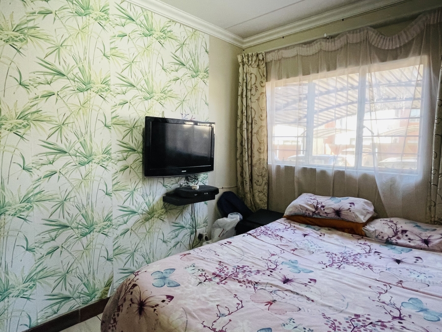 2 Bedroom Property for Sale in Andeon AH Gauteng