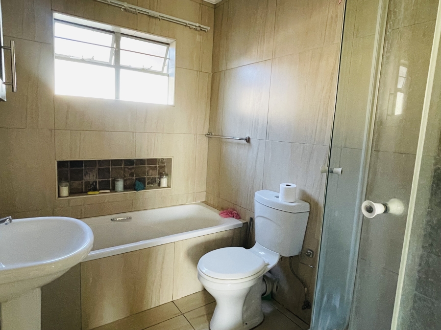 2 Bedroom Property for Sale in Andeon AH Gauteng