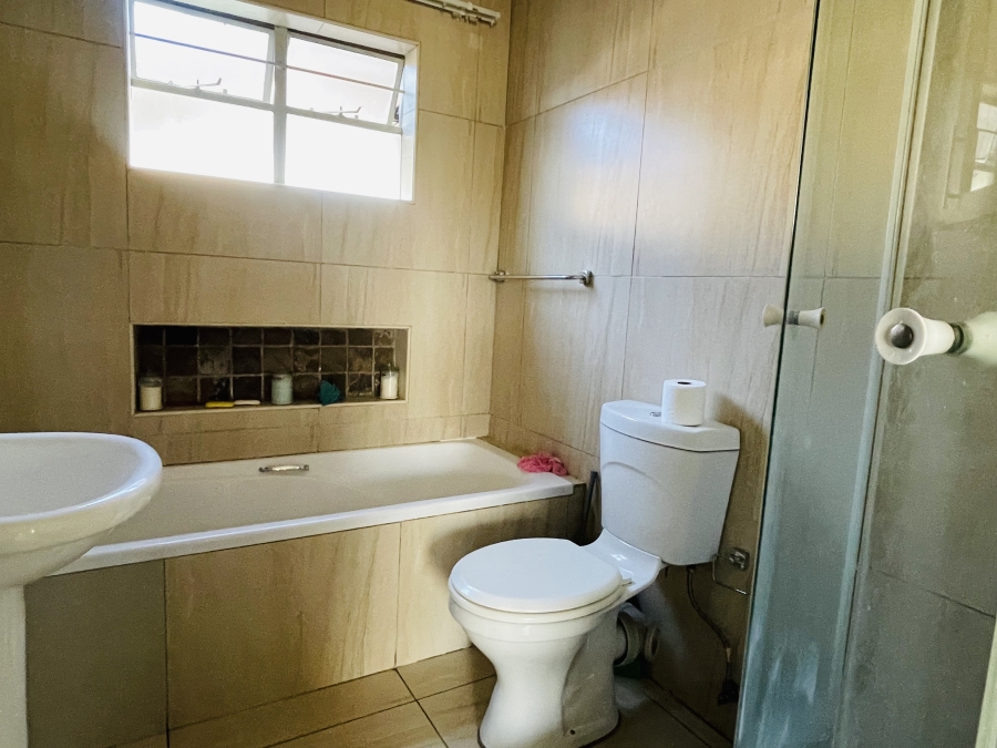 2 Bedroom Property for Sale in Andeon AH Gauteng