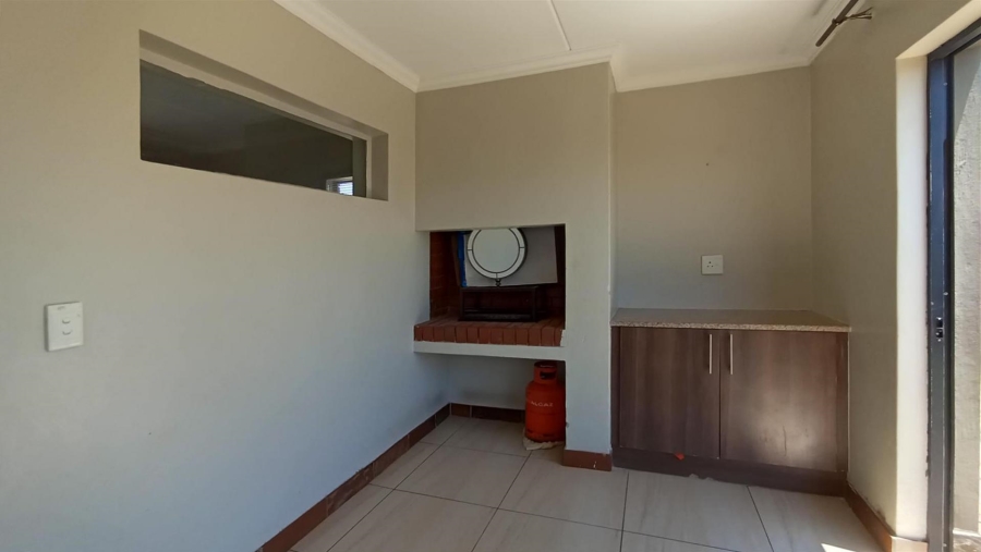 2 Bedroom Property for Sale in Andeon AH Gauteng