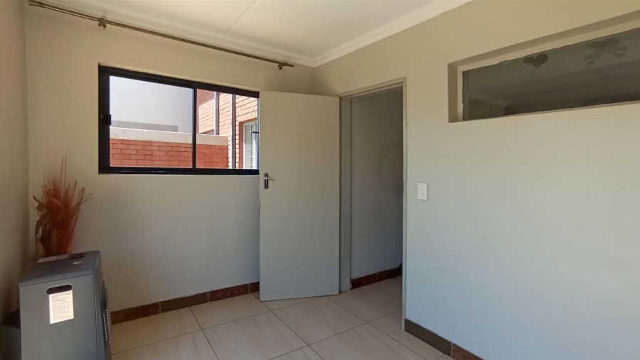 2 Bedroom Property for Sale in Andeon AH Gauteng