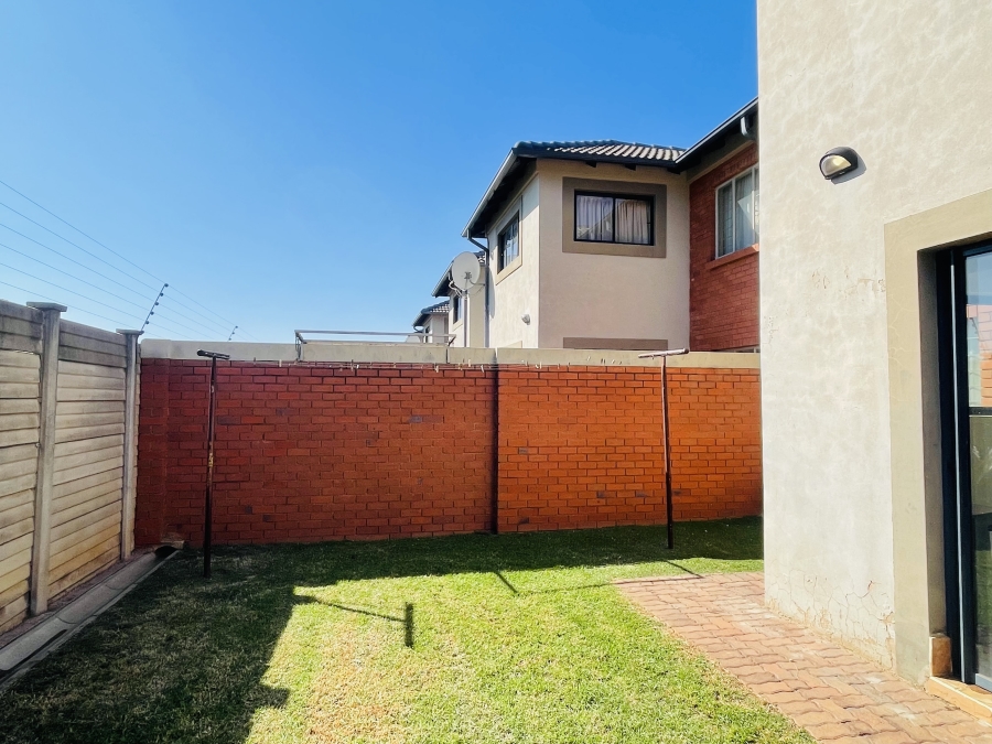 2 Bedroom Property for Sale in Andeon AH Gauteng