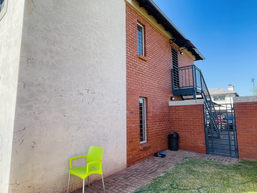 2 Bedroom Property for Sale in Andeon AH Gauteng