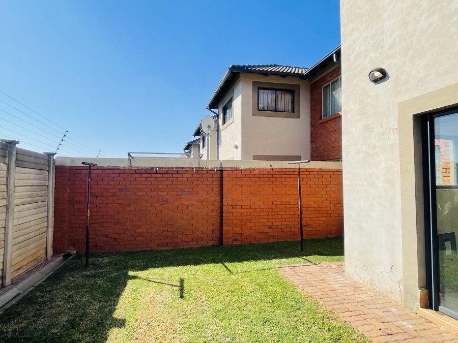 2 Bedroom Property for Sale in Andeon AH Gauteng