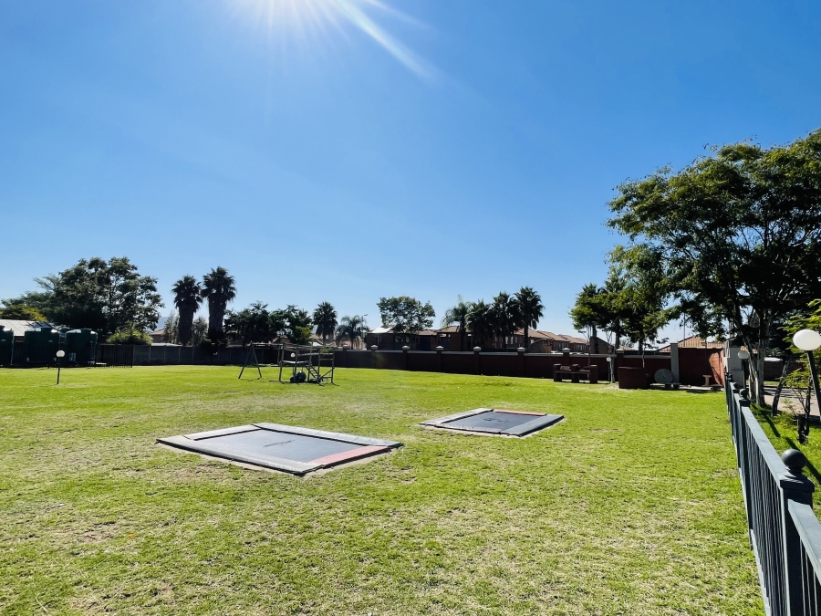 2 Bedroom Property for Sale in Andeon AH Gauteng