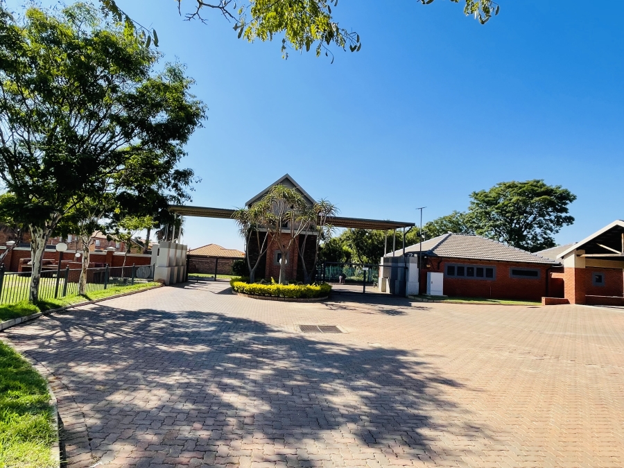 2 Bedroom Property for Sale in Andeon AH Gauteng