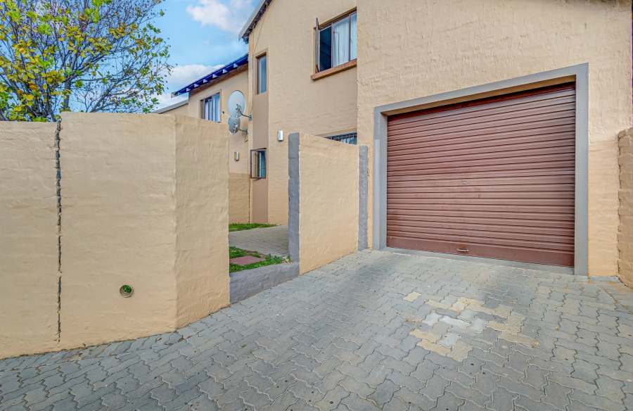 2 Bedroom Property for Sale in Carlswald Gauteng