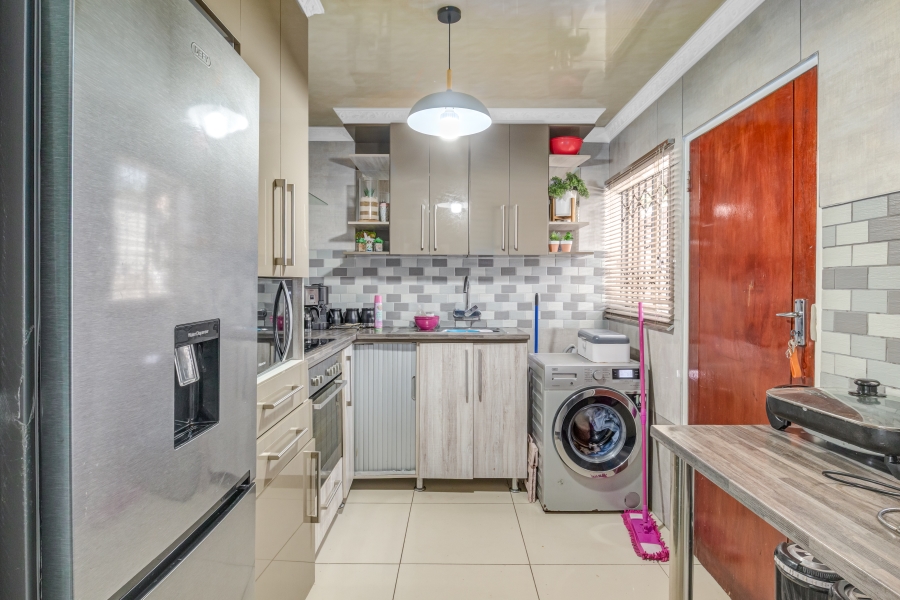 3 Bedroom Property for Sale in Mondeor Gauteng