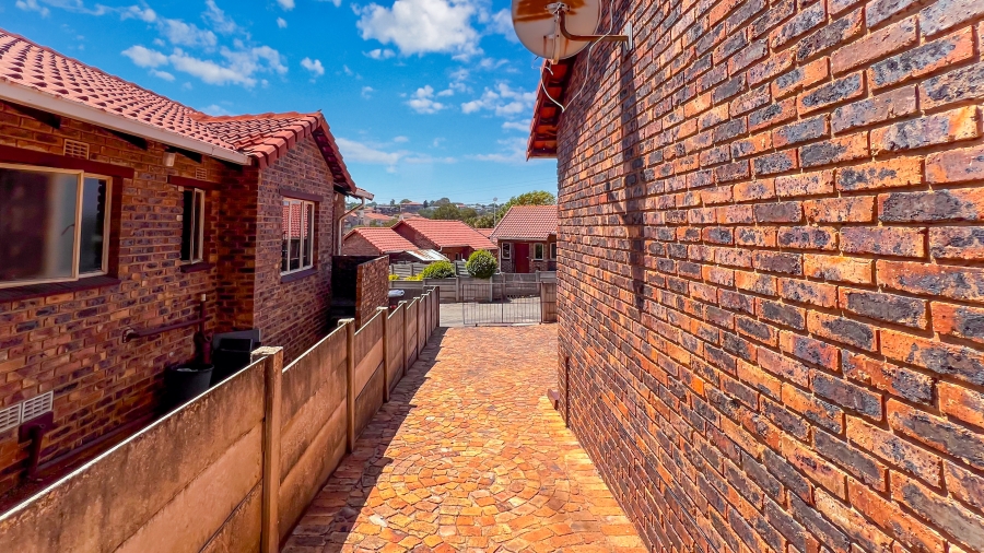 3 Bedroom Property for Sale in Mondeor Gauteng