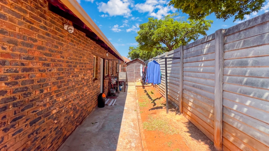 3 Bedroom Property for Sale in Mondeor Gauteng
