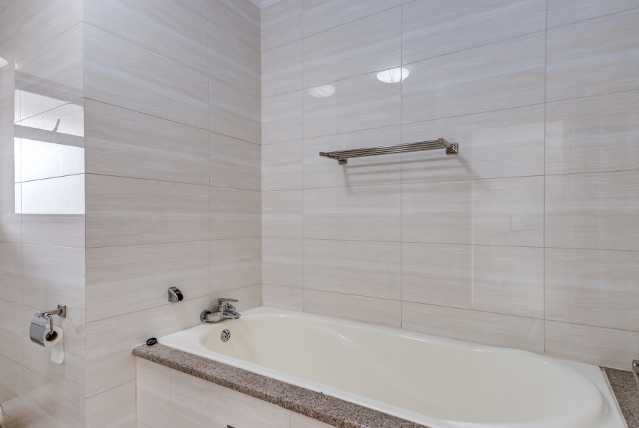 1 Bedroom Property for Sale in Noordwyk Gauteng