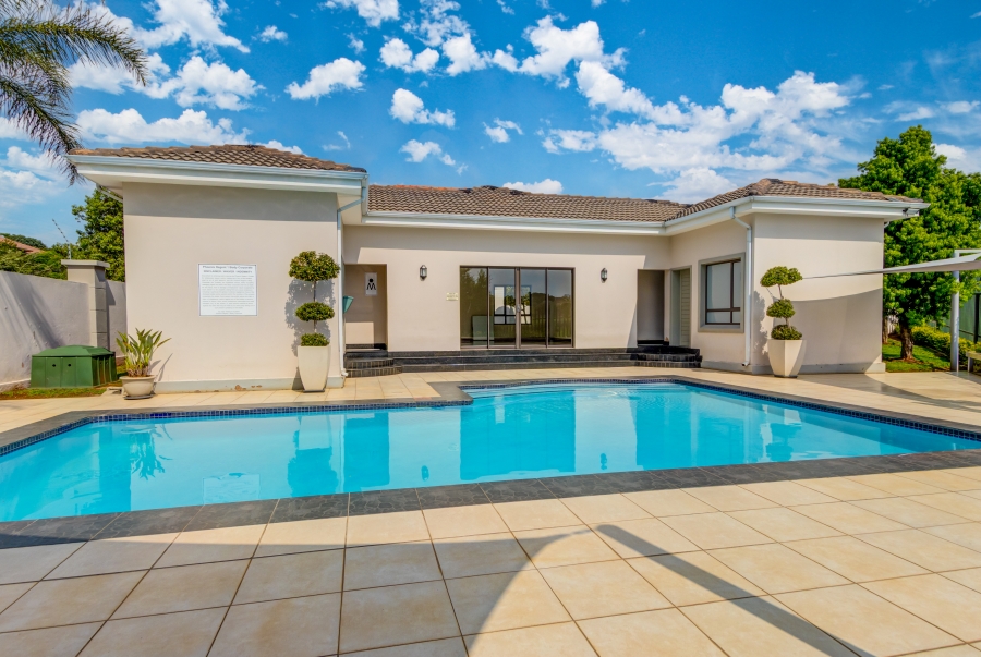 1 Bedroom Property for Sale in Noordwyk Gauteng