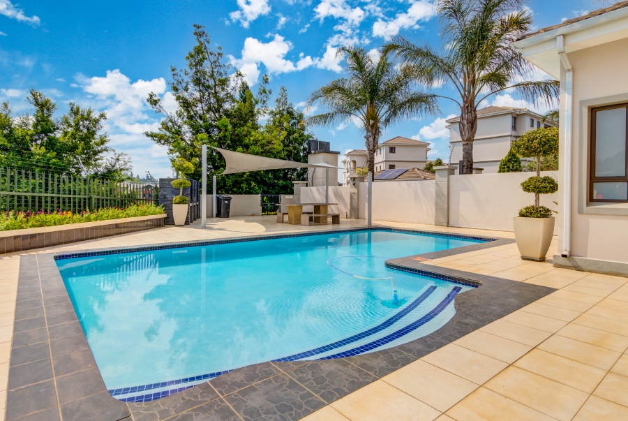 1 Bedroom Property for Sale in Noordwyk Gauteng