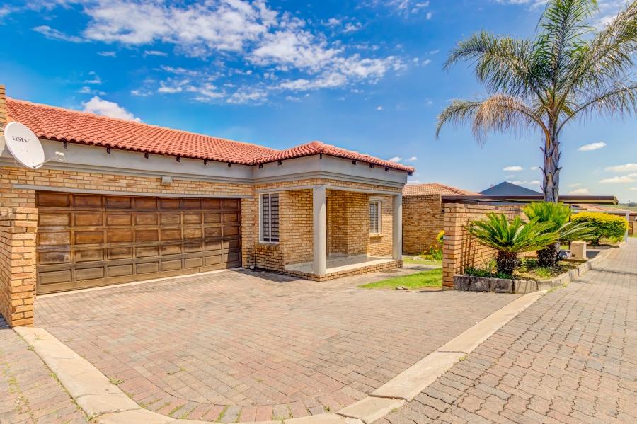 3 Bedroom Property for Sale in Noordwyk Gauteng