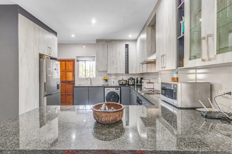 3 Bedroom Property for Sale in Noordwyk Gauteng