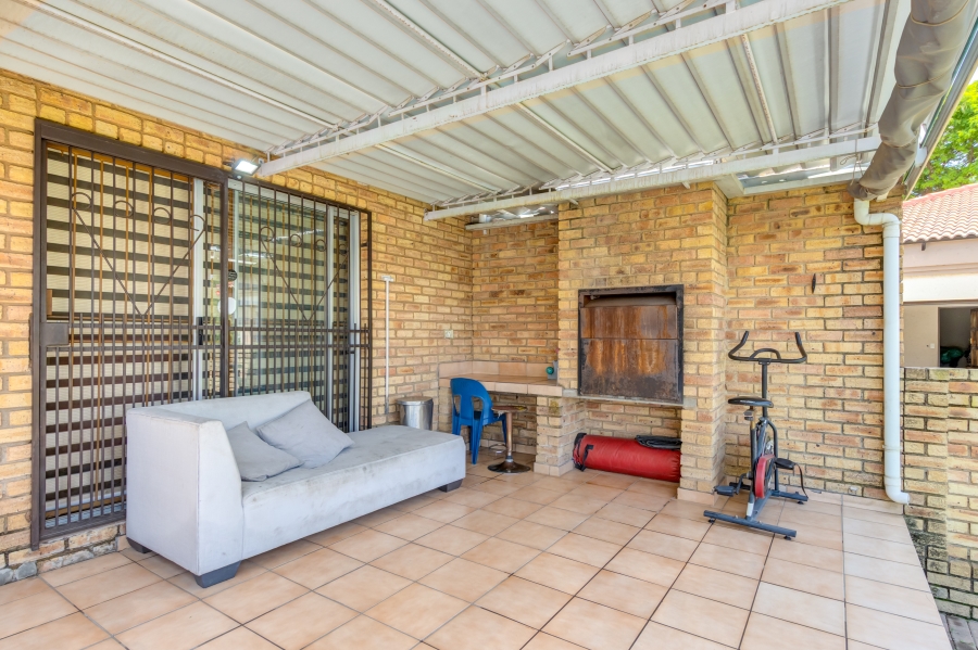 3 Bedroom Property for Sale in Noordwyk Gauteng