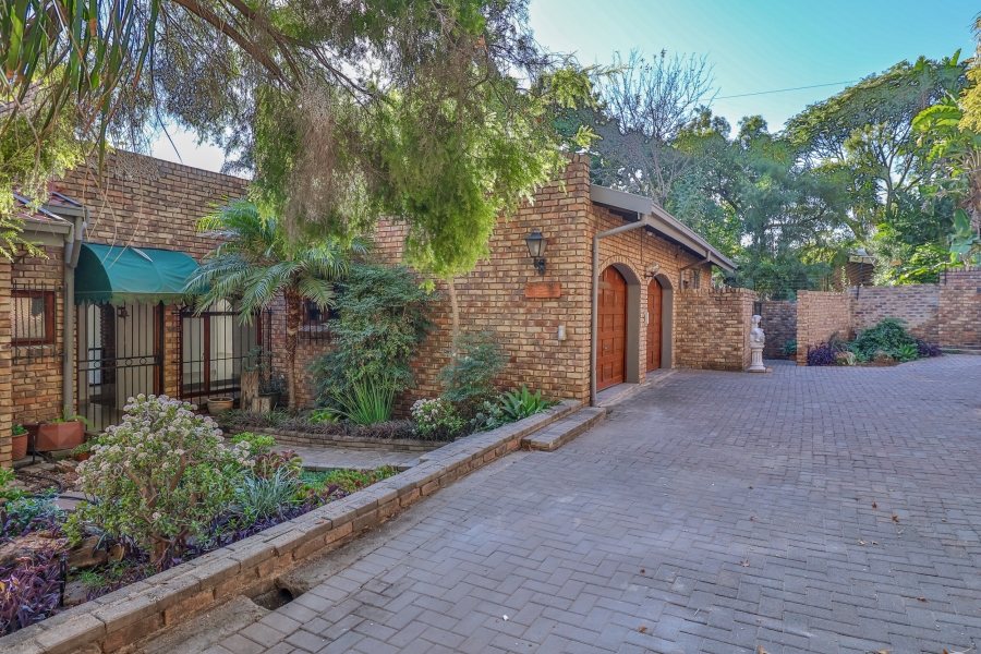 5 Bedroom Property for Sale in Zwartkop Gauteng