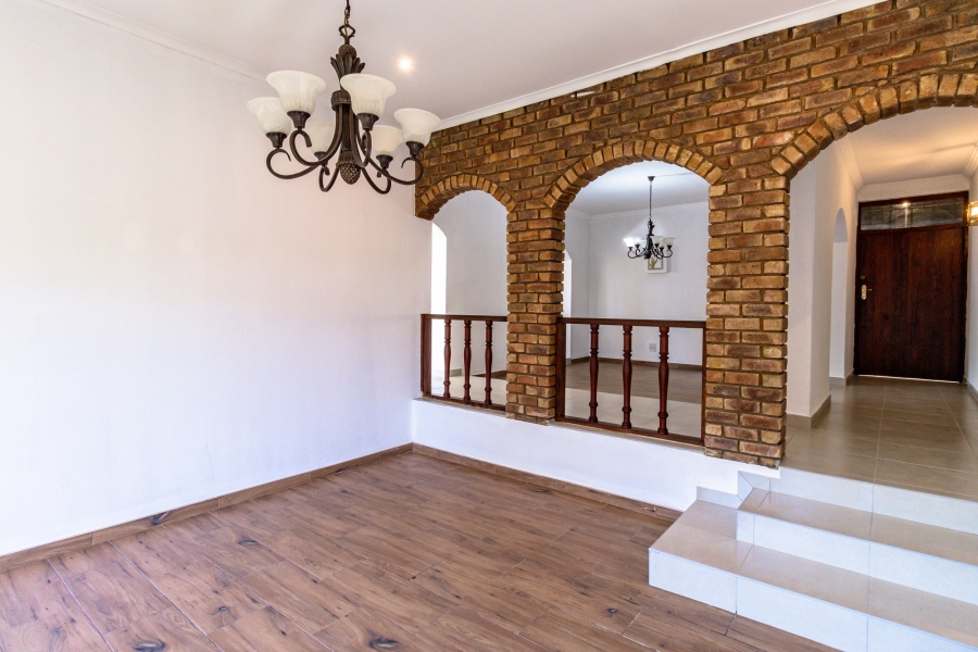 5 Bedroom Property for Sale in Zwartkop Gauteng