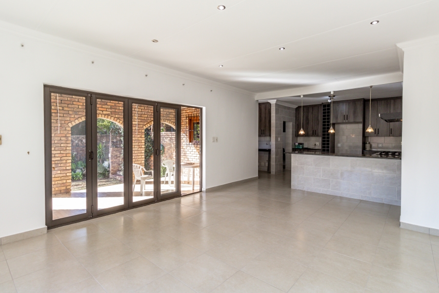 5 Bedroom Property for Sale in Zwartkop Gauteng