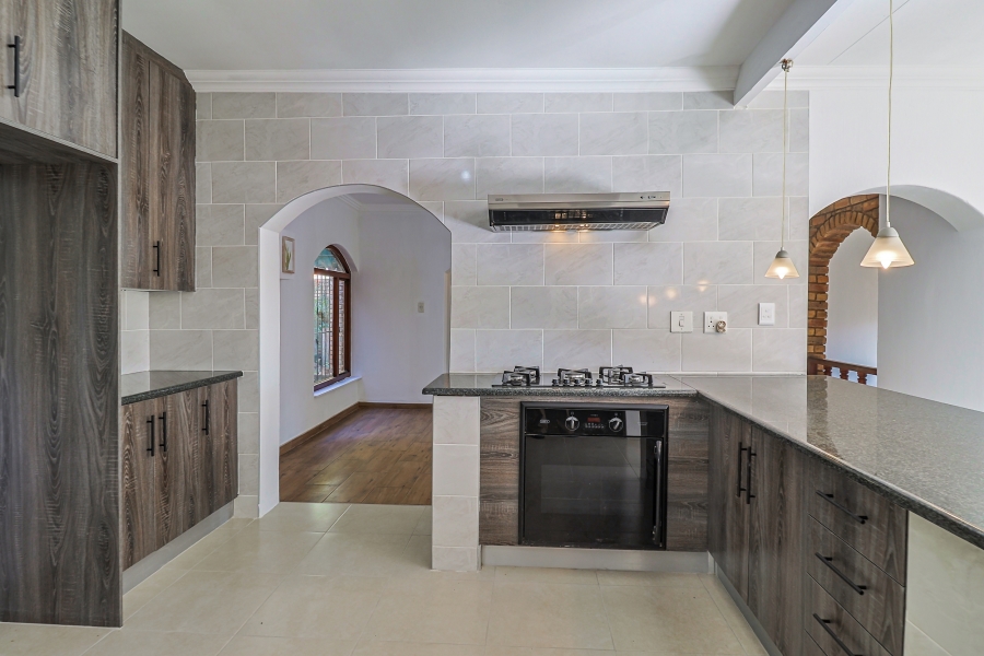 5 Bedroom Property for Sale in Zwartkop Gauteng