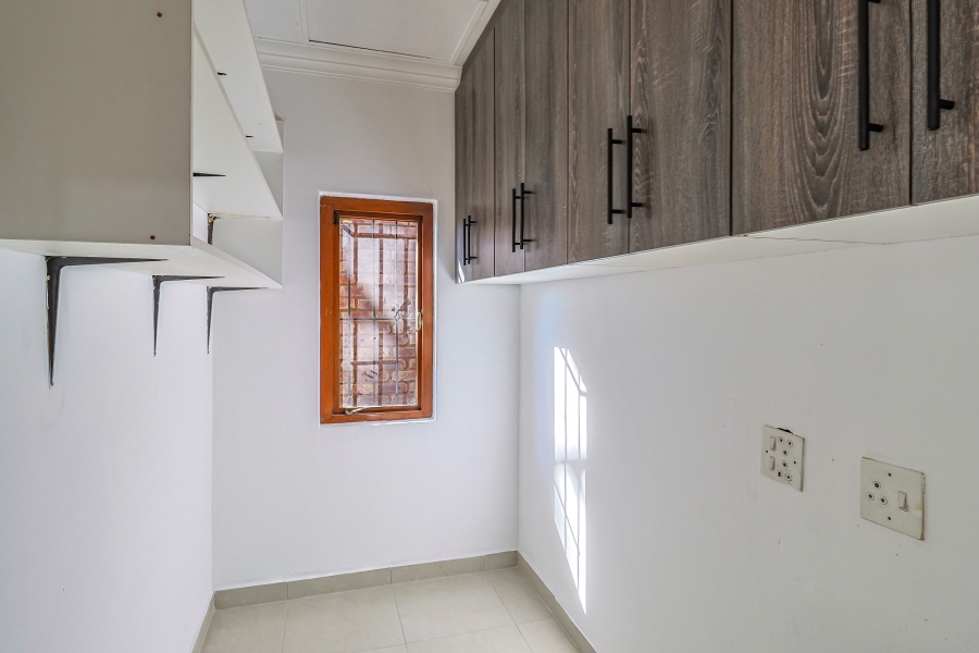 5 Bedroom Property for Sale in Zwartkop Gauteng