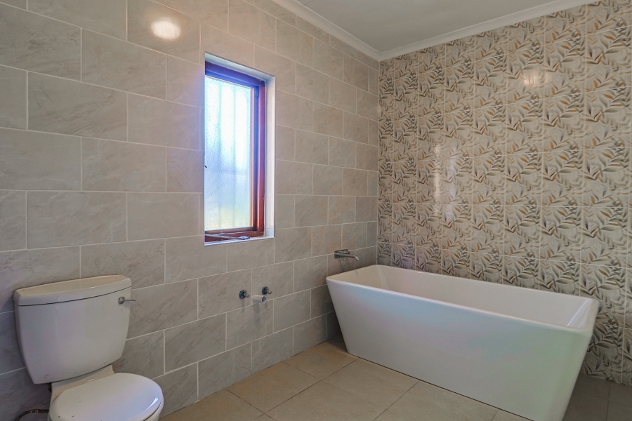 5 Bedroom Property for Sale in Zwartkop Gauteng