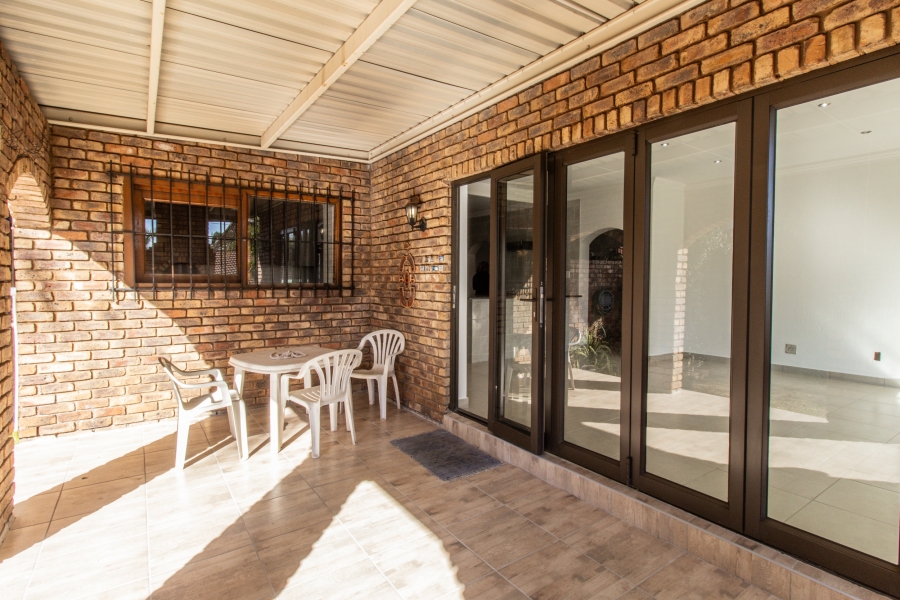 5 Bedroom Property for Sale in Zwartkop Gauteng