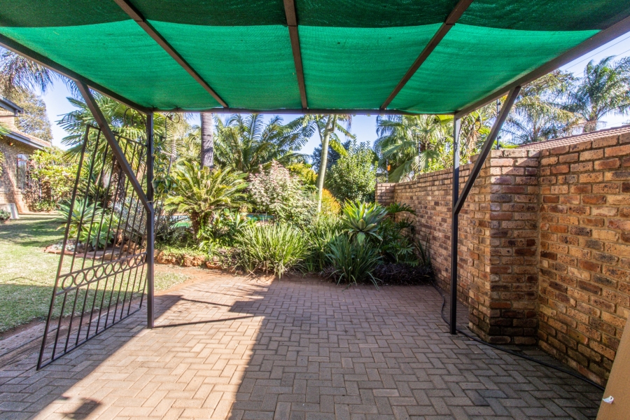 5 Bedroom Property for Sale in Zwartkop Gauteng