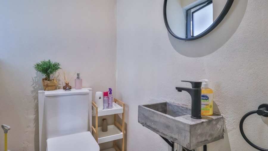 5 Bedroom Property for Sale in Cornwall Hill Gauteng