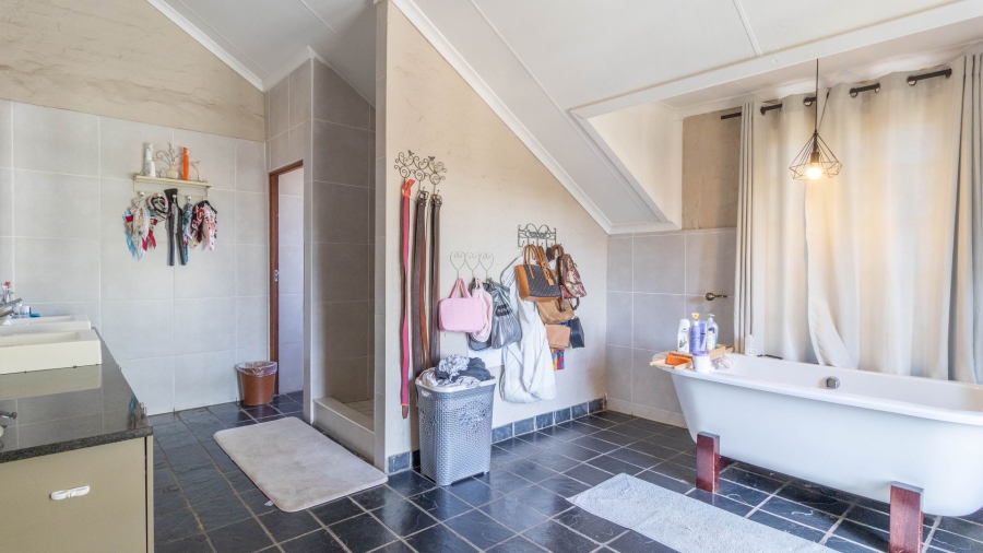 5 Bedroom Property for Sale in Cornwall Hill Gauteng