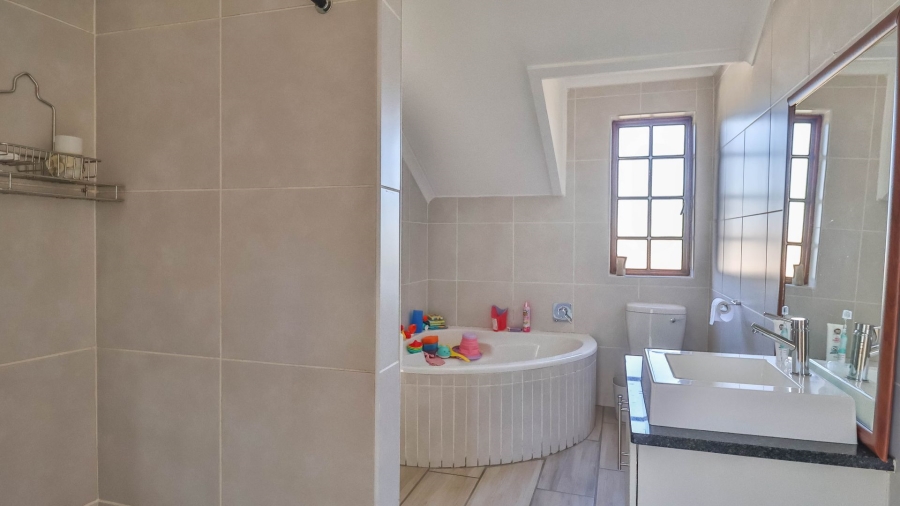 5 Bedroom Property for Sale in Cornwall Hill Gauteng