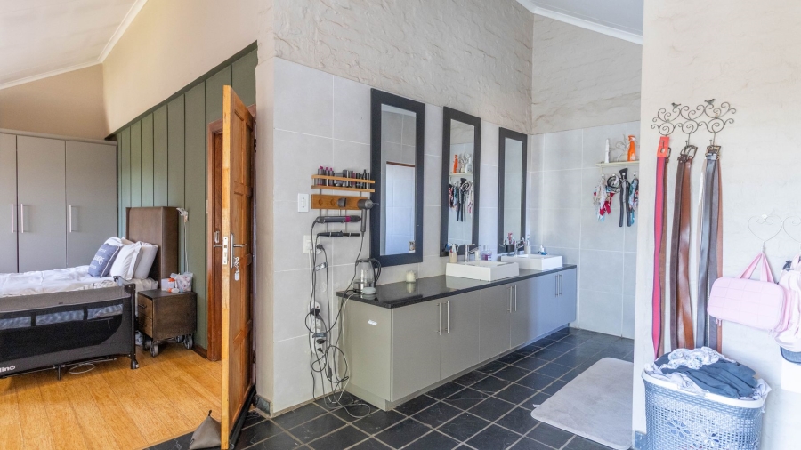 5 Bedroom Property for Sale in Cornwall Hill Gauteng