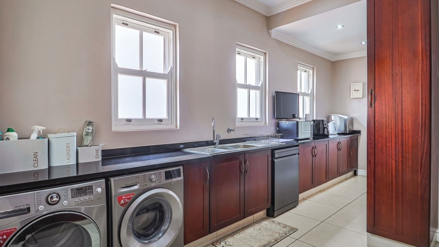 5 Bedroom Property for Sale in Cornwall Hill Gauteng