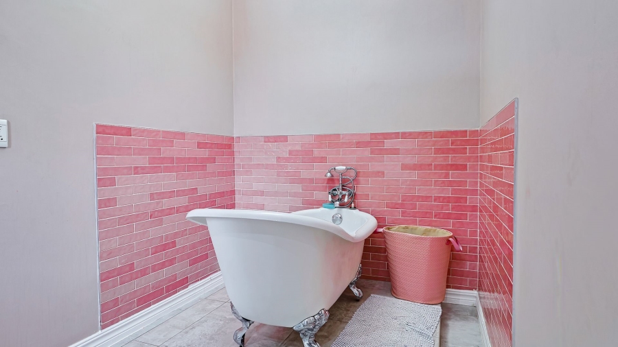 5 Bedroom Property for Sale in Cornwall Hill Gauteng