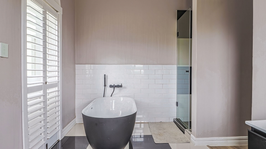 5 Bedroom Property for Sale in Cornwall Hill Gauteng