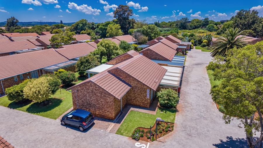 2 Bedroom Property for Sale in Die Hoewes Gauteng