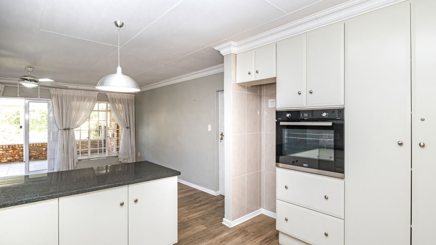 2 Bedroom Property for Sale in Die Hoewes Gauteng