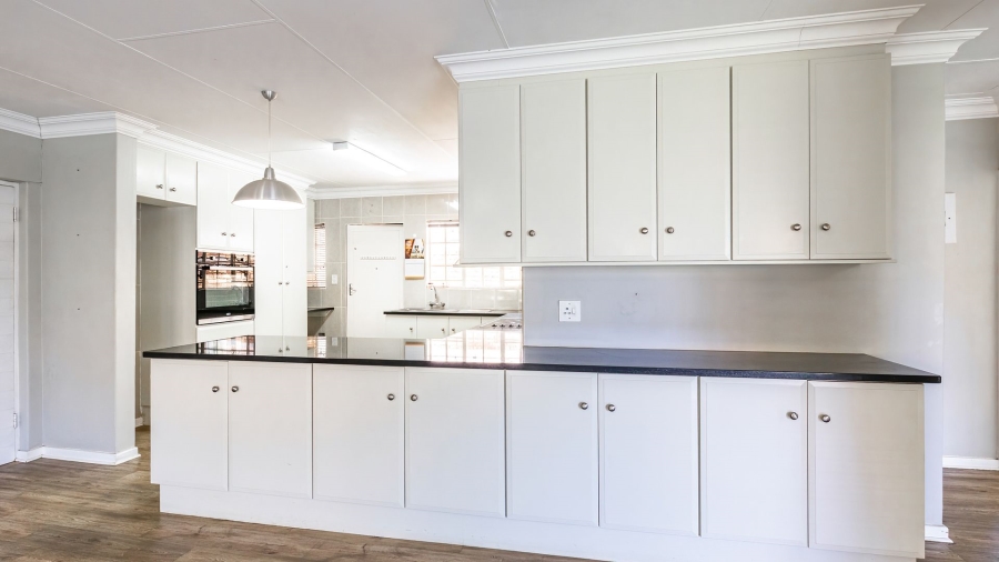 2 Bedroom Property for Sale in Die Hoewes Gauteng