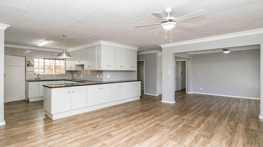 2 Bedroom Property for Sale in Die Hoewes Gauteng