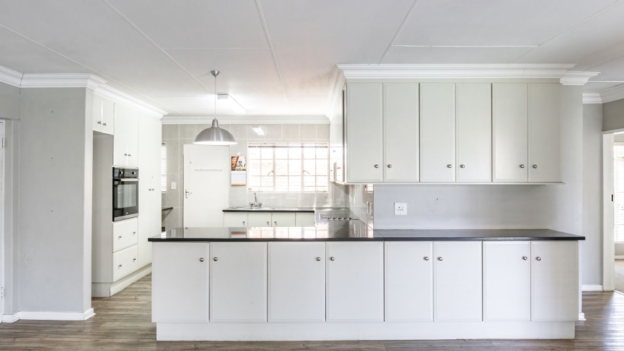 2 Bedroom Property for Sale in Die Hoewes Gauteng