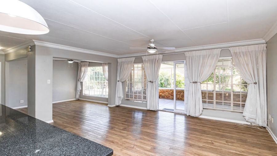 2 Bedroom Property for Sale in Die Hoewes Gauteng