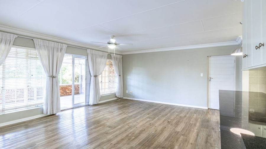 2 Bedroom Property for Sale in Die Hoewes Gauteng